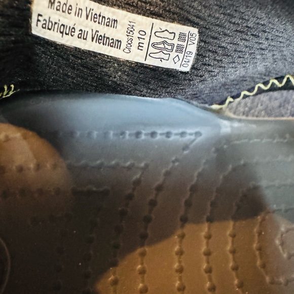 CROCS Men's Black and Yellow Swim Shoes - Picture 4 of 5